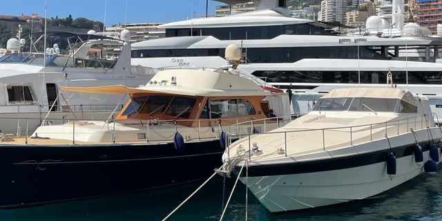 Poshmark banner for @yacht